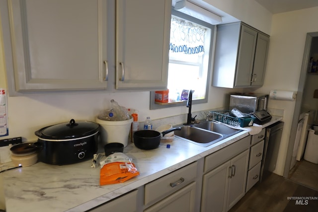 kitchen featuring dark wood finished floors, a sink, and light countertops
