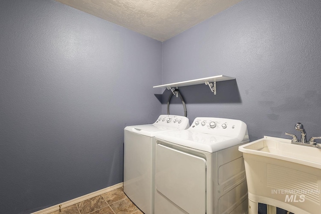 9885 W Tilmont St, Boise, ID 83709 - laundry area with washer and clothes dryer, baseboards, and a textured ceiling