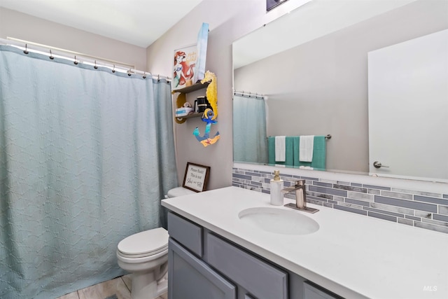 full bath with tasteful backsplash, toilet, vanity, and a shower with shower curtain