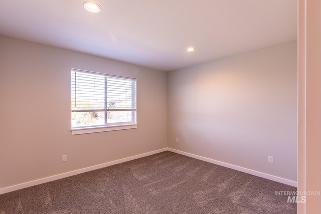 carpeted spare room with baseboards and recessed lighting