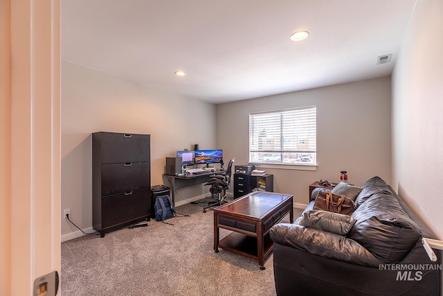 living area featuring recessed lighting, visible vents, light carpet, and baseboards