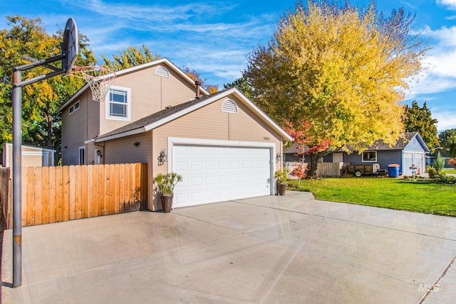 view of front of home featuring a front lawn