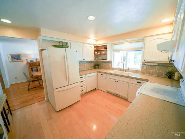 506 Fair Ln, Nampa, ID 83686 - kitchen featuring white appliances, a sink, light countertops, light wood-style floors, and tasteful backsplash