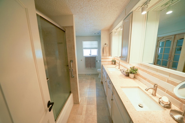 506 Fair Ln, Nampa, ID 83686 - bathroom with double vanity, toilet, tasteful backsplash, and a sink
