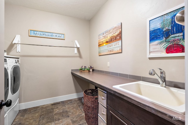 laundry area with washer / clothes dryer and sink