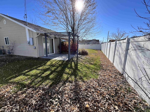 view of yard featuring a pergola and a patio area