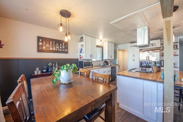 3132 8th St Unit C, Lewiston, ID 83501 - dining space with dark wood-style flooring