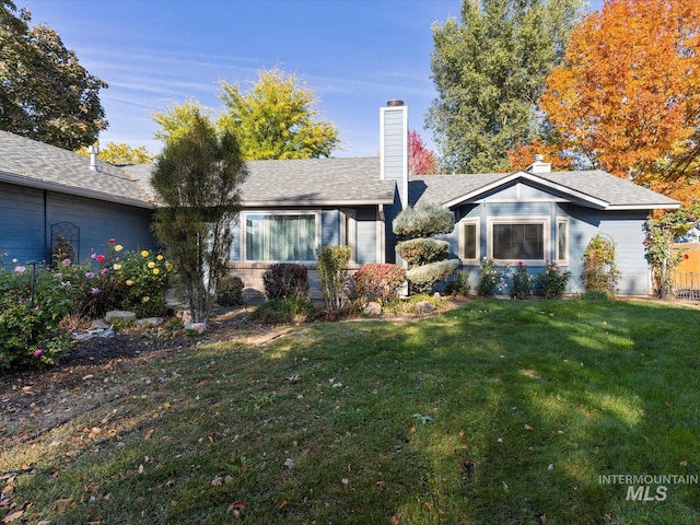 ranch-style home featuring a front lawn