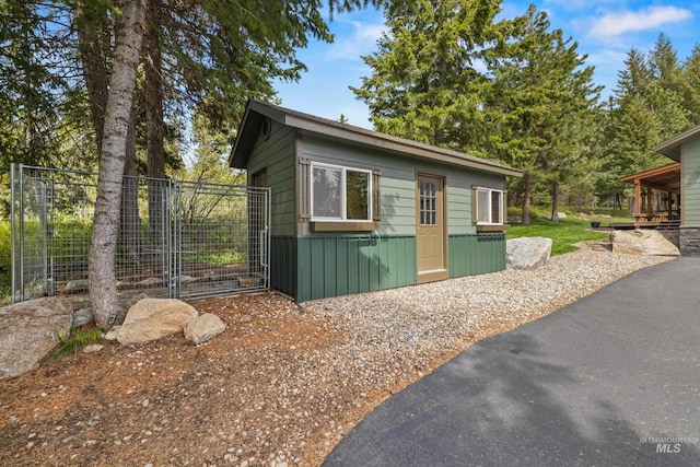 1611 Woodhaven Ln, Mccall, ID 83638 - view of outbuilding with a gate