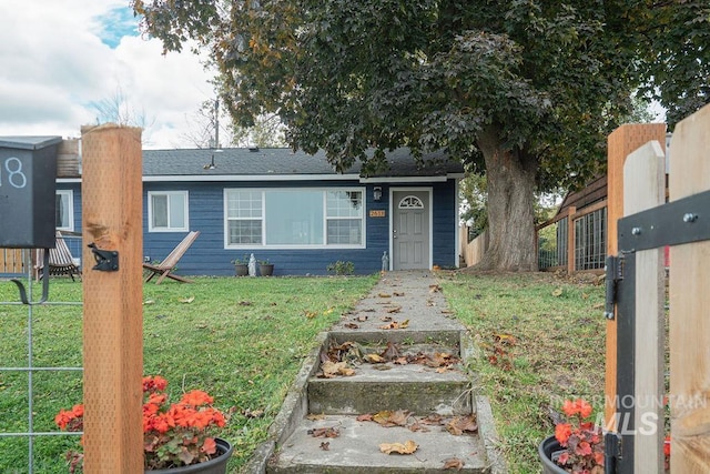 single story home with a front yard