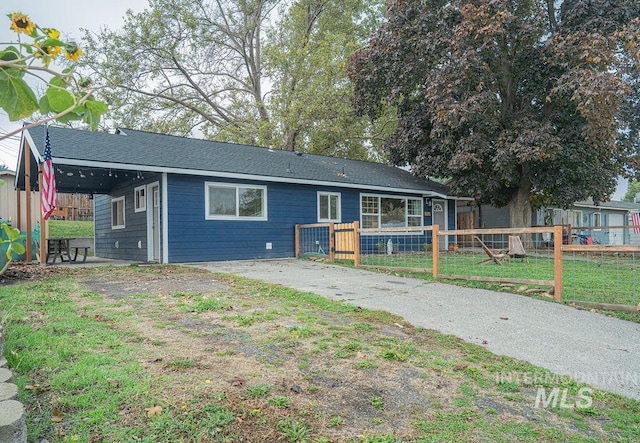 single story home featuring a patio area, fence, a front lawn, and driveway