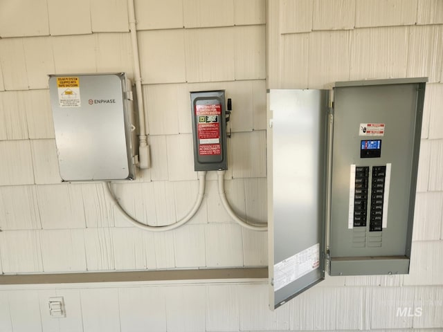82 NW 3rd St, Ontario, OR 97914 - utility room featuring electric panel