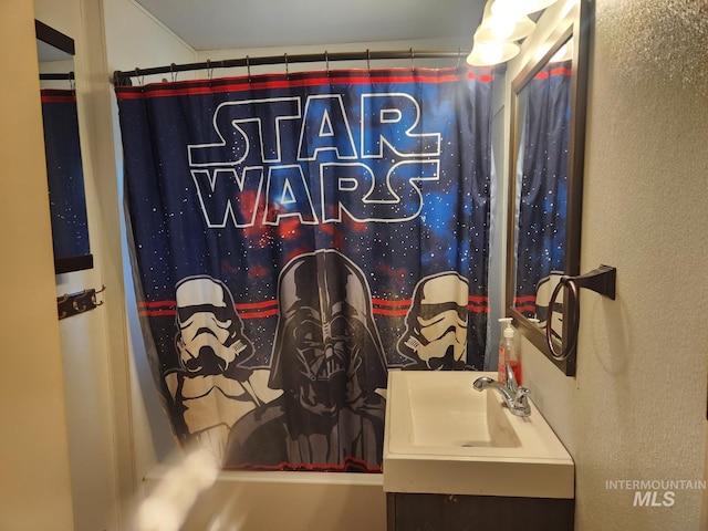 82 NW 3rd St, Ontario, OR 97914 - full bath with vanity