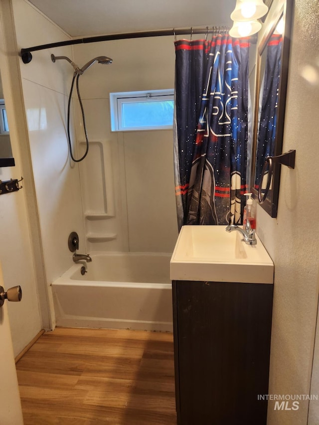 82 NW 3rd St, Ontario, OR 97914 - full bathroom with wood finished floors, vanity, and shower / tub combination