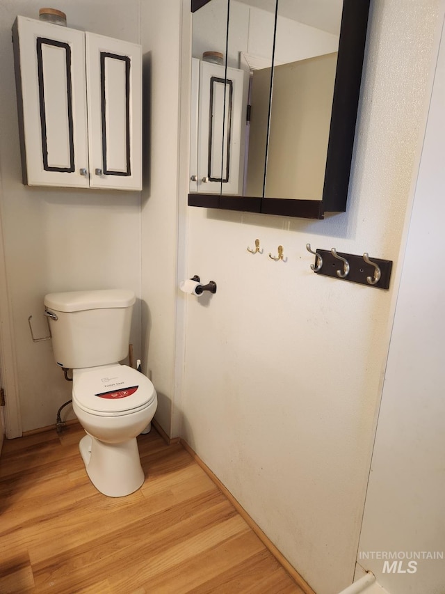 82 NW 3rd St, Ontario, OR 97914 - bathroom featuring wood finished floors