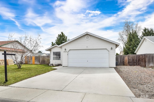 view of front facade with a front lawn, fence, a garage, and driveway