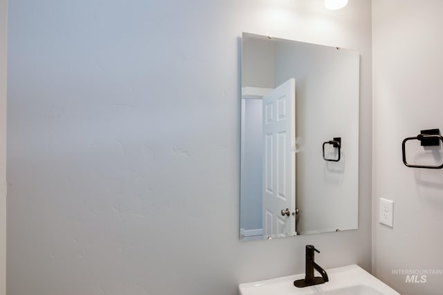 bathroom featuring sink