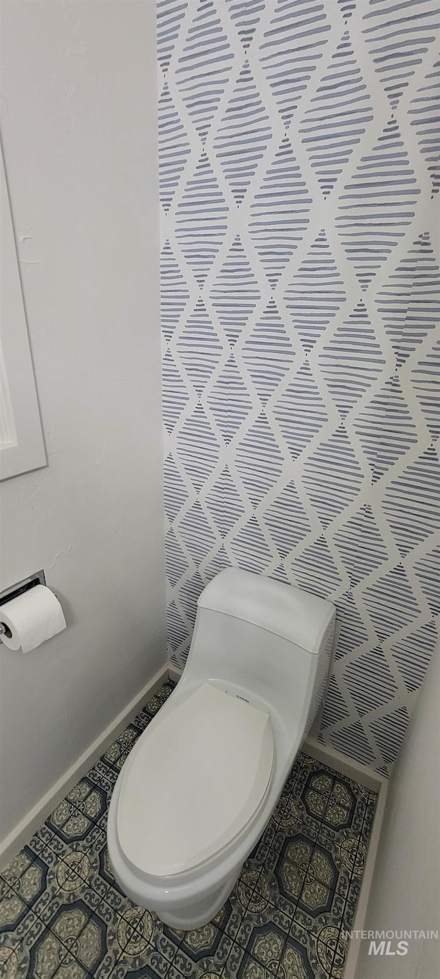 bathroom featuring toilet