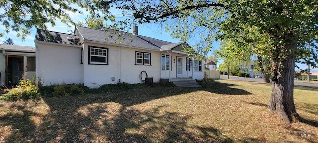 view of front of home with a front lawn