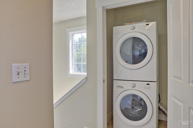 1421 S Denver Ave, Boise, ID 83706 - washroom with stacked washer and clothes dryer