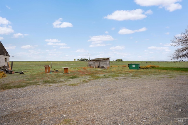 view of yard featuring a rural view