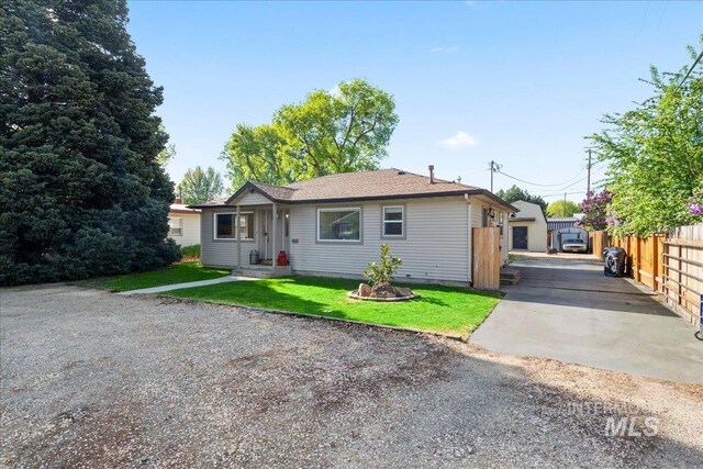 view of front of property with fence and a front yard