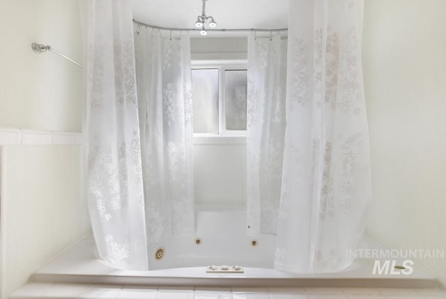 full bathroom featuring a combined bath / shower with jetted tub
