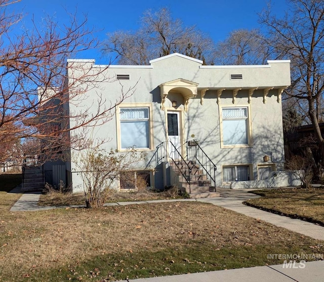 view of front facade with stucco siding