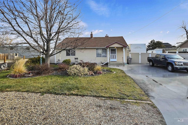 3011 S Georgia Ave, Caldwell, ID 83605 - view of front facade featuring a front lawn