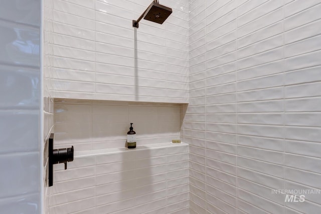 full bath featuring a tile shower