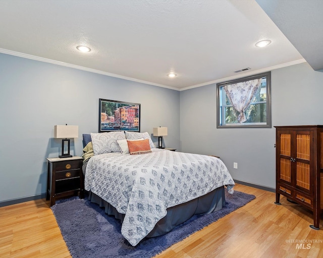 bedroom with crown molding, recessed lighting, visible vents, light wood-type flooring, and baseboards