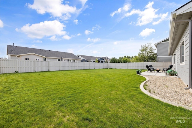 view of yard featuring a patio area