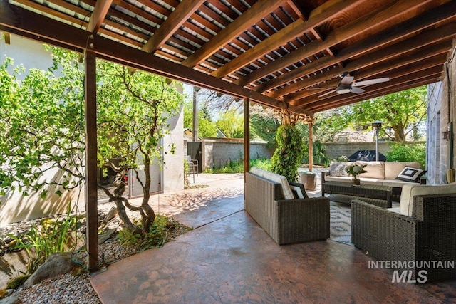 view of patio featuring outdoor lounge area and ceiling fan