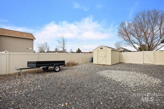 view of yard with a shed