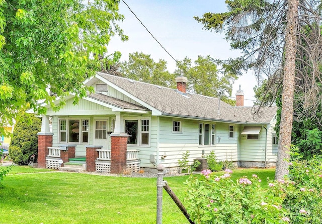 view of front of house with a front lawn and covered porch