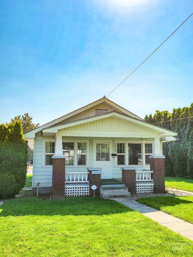 view of front of house with a porch and a front lawn