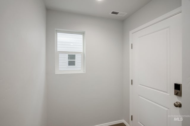 laundry area featuring visible vents and baseboards
