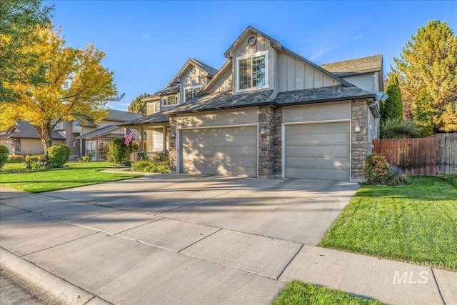 view of front facade featuring a garage and a front yard