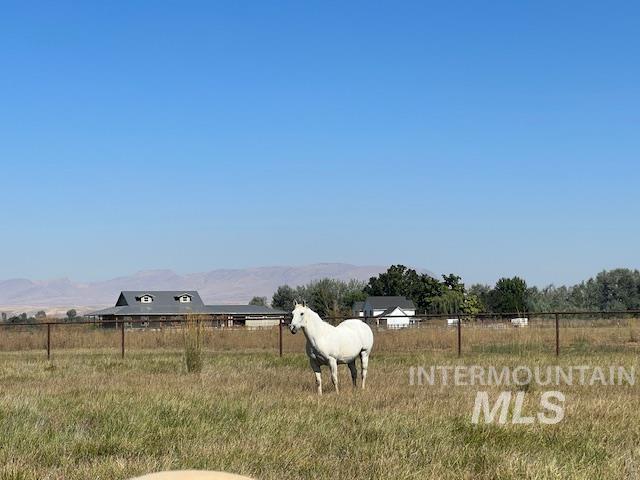 Listing photo 3 for 9215 Mallard Ln, Emmett ID 83617