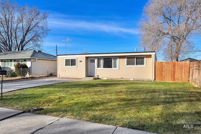 ranch-style home with a front yard