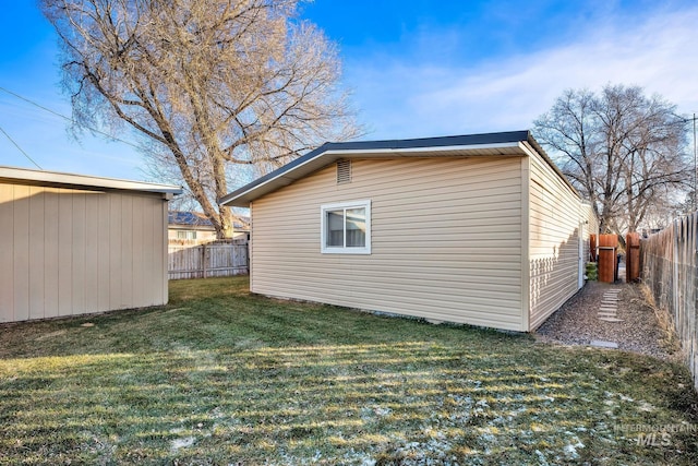 exterior space featuring a lawn