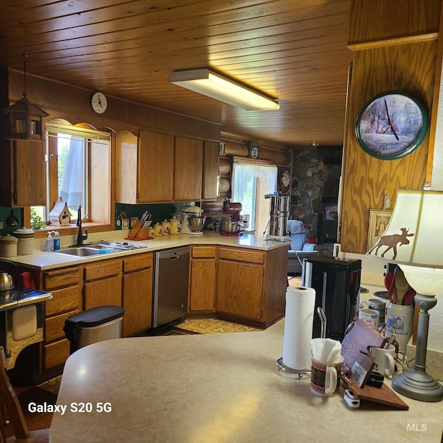 1050 Maxwell Ln, Elk City, ID 83525 - dining area with log walls, wood ceiling, and a ceiling fan