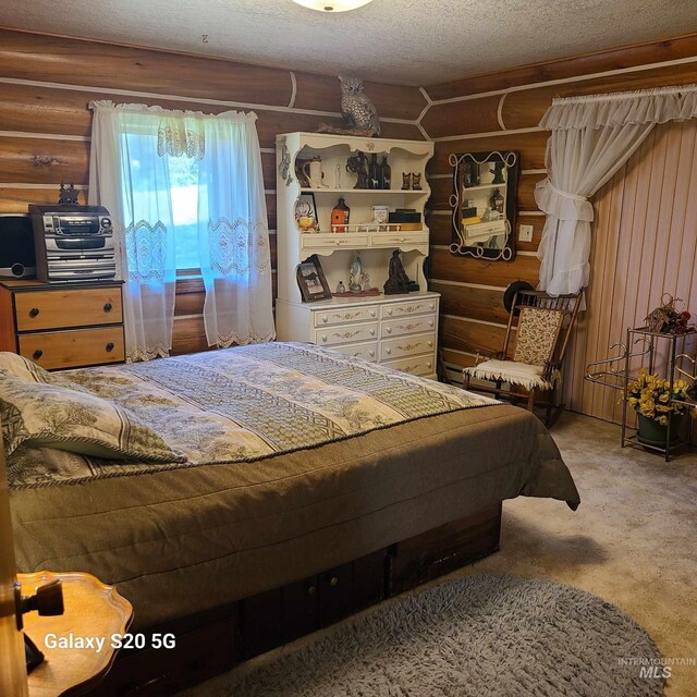 1050 Maxwell Ln, Elk City, ID 83525 - bathroom featuring wood finished floors, a stall shower, toilet, vanity, and a textured wall