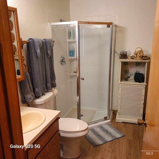 1050 Maxwell Ln, Elk City, ID 83525 - bedroom with rustic walls and carpet floors