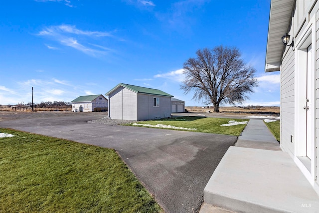 view of yard with a garage