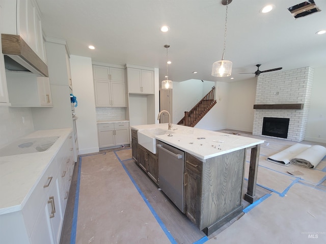 kitchen featuring decorative backsplash, a sink, ceiling fan, dishwasher, and white electric cooktop