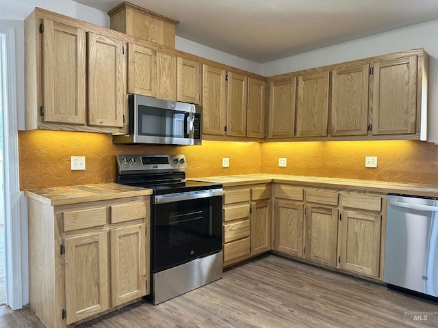 408 Walnut St, Nezperce, ID 83543 - kitchen featuring light countertops, stainless steel appliances, and light wood-style flooring