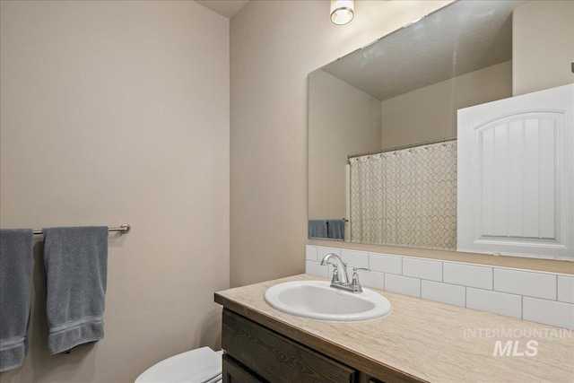 11638 W Quintale Dr, Nampa, ID 83686 - full bath featuring vanity, decorative backsplash, and toilet