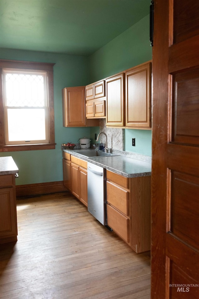 2771 S 850 E, Hagerman, ID 83332 - kitchen with dishwasher, a sink, baseboards, light wood-type flooring, and decorative backsplash