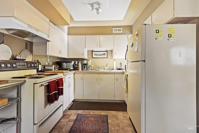 kitchen featuring visible vents, light countertops, white appliances, custom range hood, and backsplash